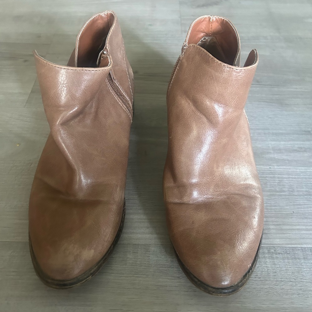 Bata brown leather booties size 7.5